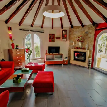 May-10 - Modern, Well-equipped With Private Pool In Benissa
