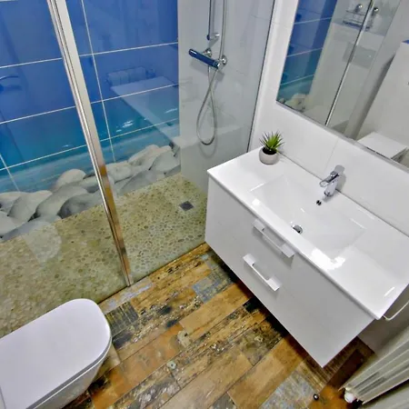 May-10 - Modern, Well-equipped With Private Pool In Villa